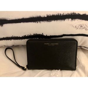 🔸 Marc Jacobs Black Wristlet